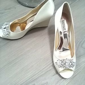 By Designer Badgley Mischka Dressy Cream Shoes